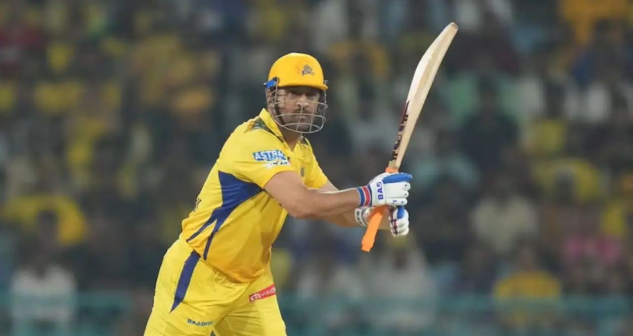 হেলিকপ্টার শট’ ধোনির আবিষ্কার নয়! Virender Sehwag-এর মন্তব্যে তুঙ্গে বিতর্ক
