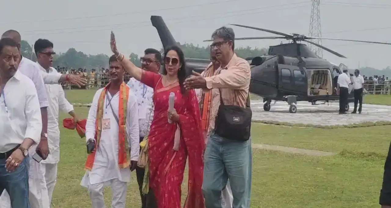 Bengal Election Campaign: জলপাইগুড়িতে ‘ড্রিম গার্ল’-এর ঝলক! বিজেপি প্রার্থীর সমর্থনে প্রচারে Hema Malini
