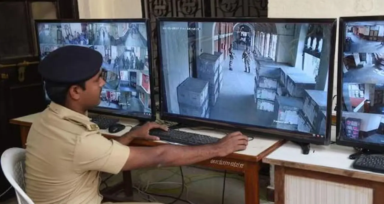 CCTV নজরদারিতে ভোট: অভিযোগ পেলেই খতিয়ে দেখা হবে ফুটেজ, বড় নির্দেশ Election Commission of India-এর
