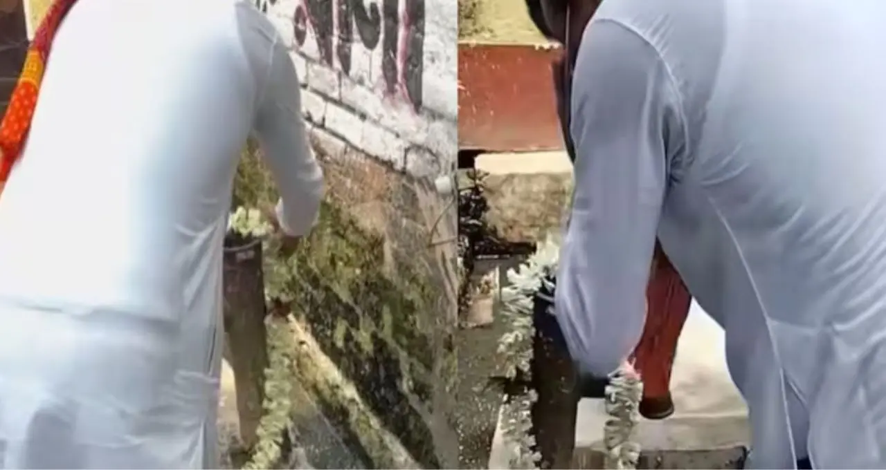 নলকূপে মালা পরিয়ে ব্যতিক্রমী প্রতিবাদ! শিবপুরে জলকষ্ট নিয়ে ভাইরাল কাণ্ড Rudranil Ghosh-এর
