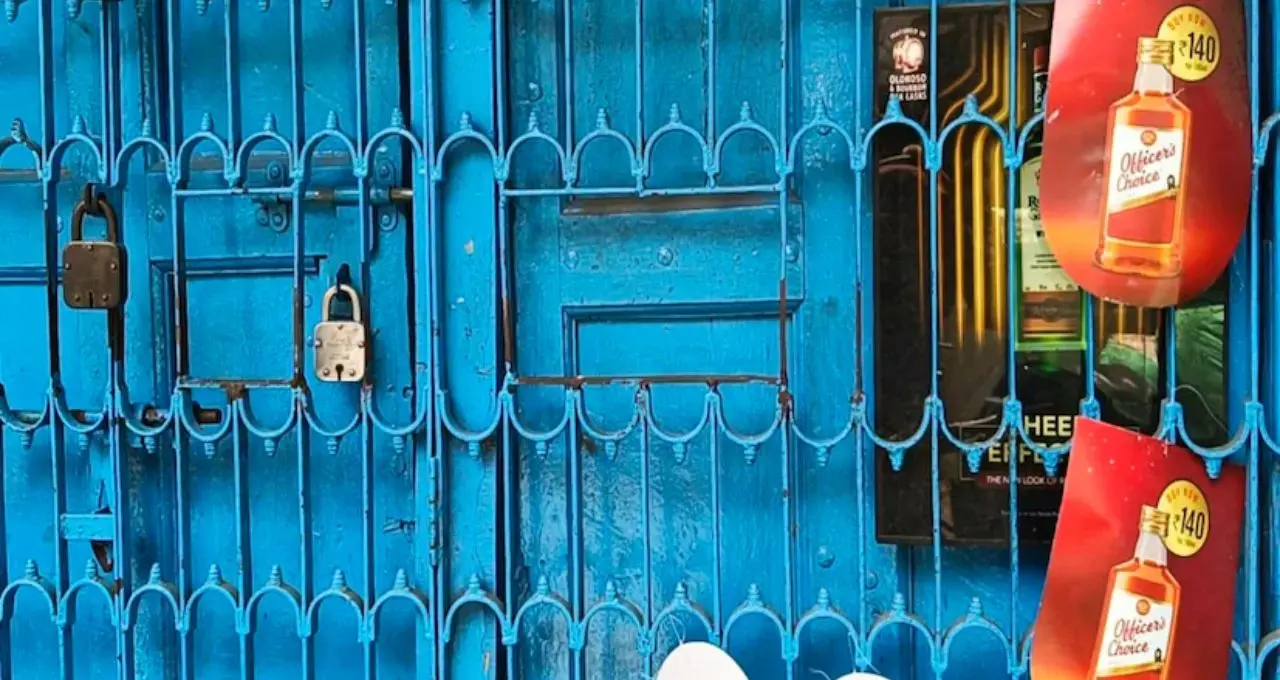 No Liquor Rule: ভোটের ৯৬ ঘণ্টা আগে মদের দোকানে তালা, বড় সিদ্ধান্তে সরগরম বাংলা
