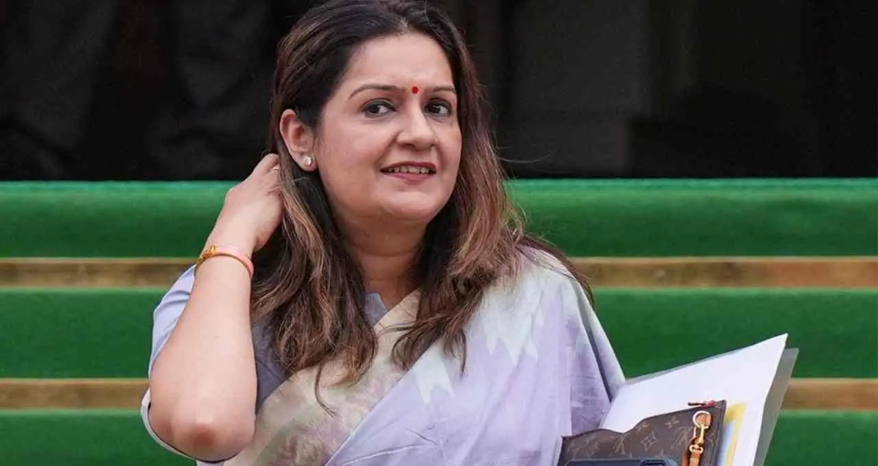 मुंबई में ट्रैफिक जाम पर भिड़ंत: मंत्री को ‘Get Out Of Here’ कहने वाली महिला की प्रियंका चतुर्वेदी ने की तारीफ