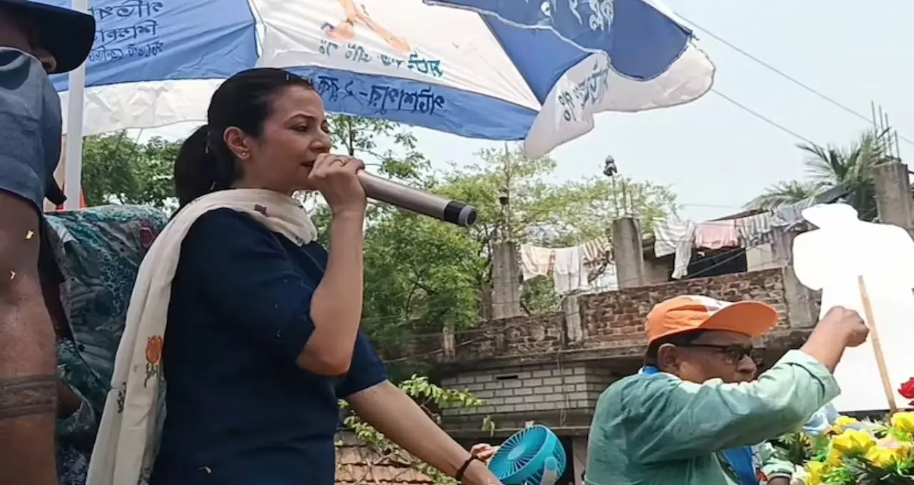 পটাশপুরে ‘কোয়েল ম্যাজিক’! কাঠফাটা রোদেও জনসমুদ্র, শেষ লগ্নের প্রচারে জমল তারকার ঝলক
