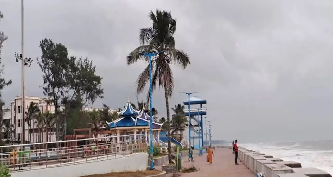 ভোটের আগে পর্যটক শূন্য দিঘা! রাতারাতি ফাঁকা সৈকত, হোটেলে নিষেধাজ্ঞায় বিপাকে ব্যবসায়ীরা
