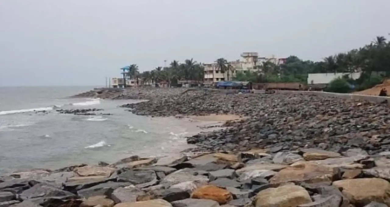 ভোটের আগে পর্যটক শূন্য দিঘা! রাতারাতি ফাঁকা সৈকত, হোটেলে নিষেধাজ্ঞায় বিপাকে ব্যবসায়ীরা
