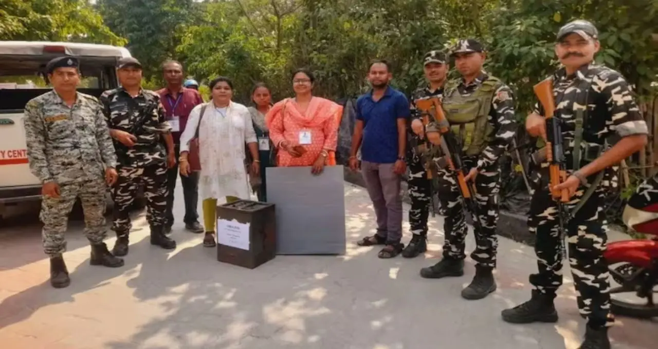 বিধানসভা ভোটে কড়া নিরাপত্তা বলয়: রাস্তায় সাঁজোয়া গাড়ি, অলিগলিতে আধাসেনার টহল—বাংলা জুড়ে নজিরবিহীন প্রস্তুতি
