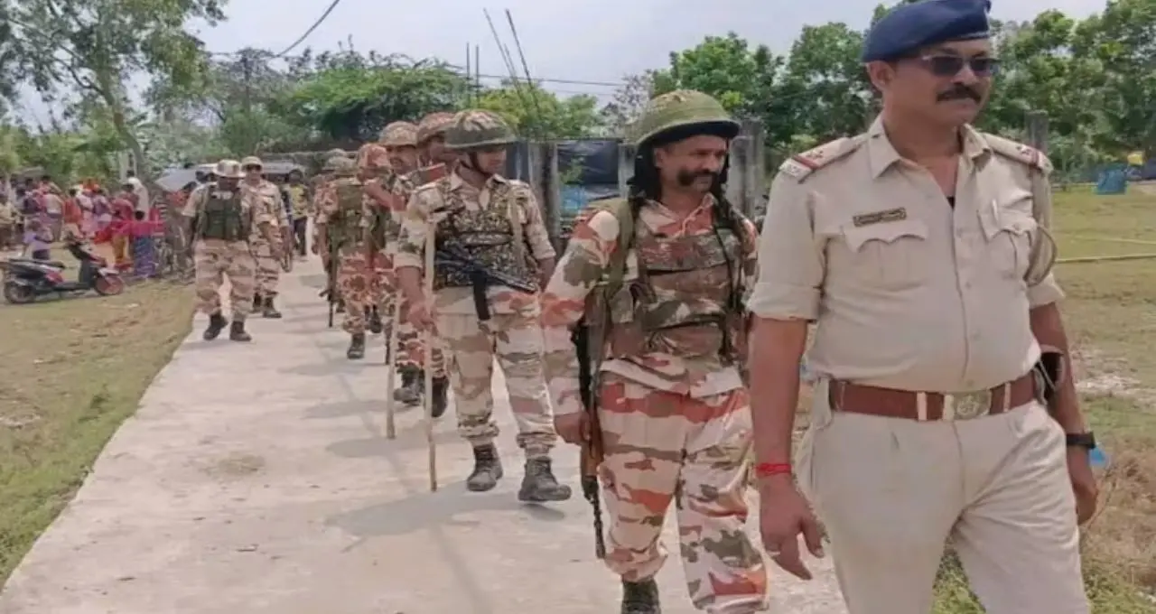 বিধানসভা ভোটে কড়া নিরাপত্তা বলয়: রাস্তায় সাঁজোয়া গাড়ি, অলিগলিতে আধাসেনার টহল—বাংলা জুড়ে নজিরবিহীন প্রস্তুতি
