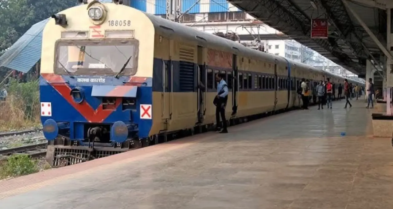 ভোটের মুখে ট্রেন বাতিলের ধাক্কা! আদ্রা ডিভিশনে একগুচ্ছ ট্রেন বন্ধ, চরম ভোগান্তির আশঙ্কা নিত্যযাত্রীদের

