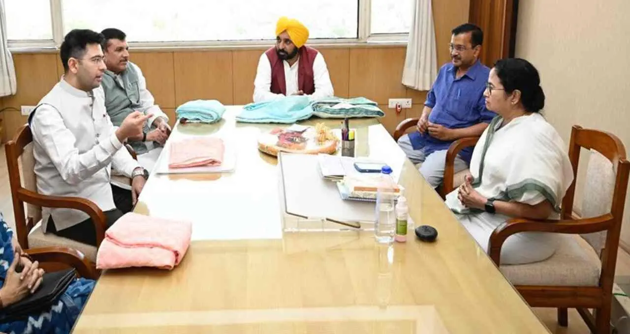 पश्चिम बंगाल में केजरीवाल की एंट्री: ममता बनर्जी के समर्थन में करेंगे प्रचार