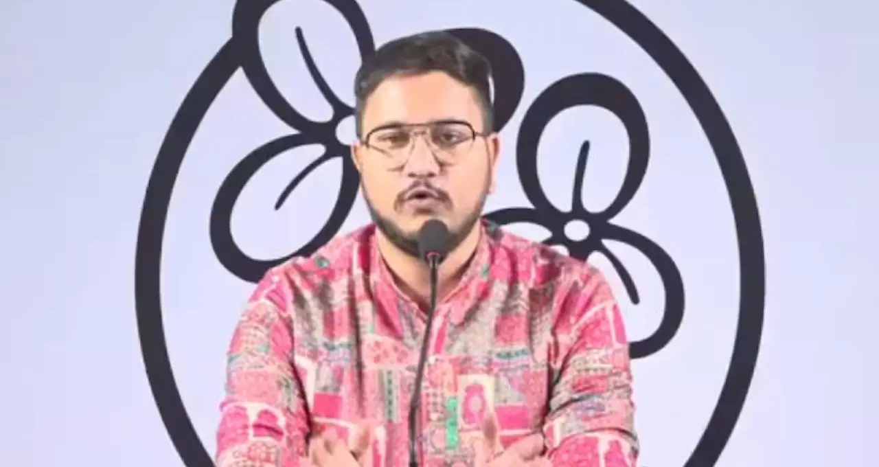 অসুস্থ Debangshu Bhattacharya-র খোঁজে বাড়িতে Asit Majumdar, ভোটের উত্তাপে চুঁচুড়ায় সৌজন্যের নজির

