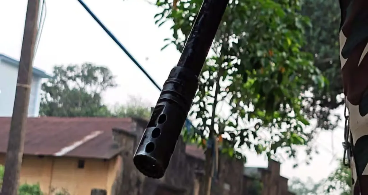 ভোটের আগেই প্রস্তুত Jalpaiguri! কড়া নিরাপত্তায় ঘেরা প্রতিটি বুথ, পৌঁছে গেলেন ভোটকর্মীরা
