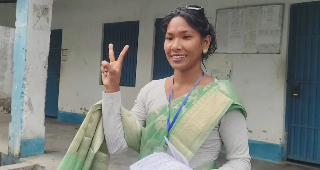 সকালেই ভোটকেন্দ্রে স্বপ্না বর্মন! এশিয়ান গেমসের সোনাজয়ী অ্যাথলেট এবার রাজগঞ্জে ভোটযুদ্ধে
