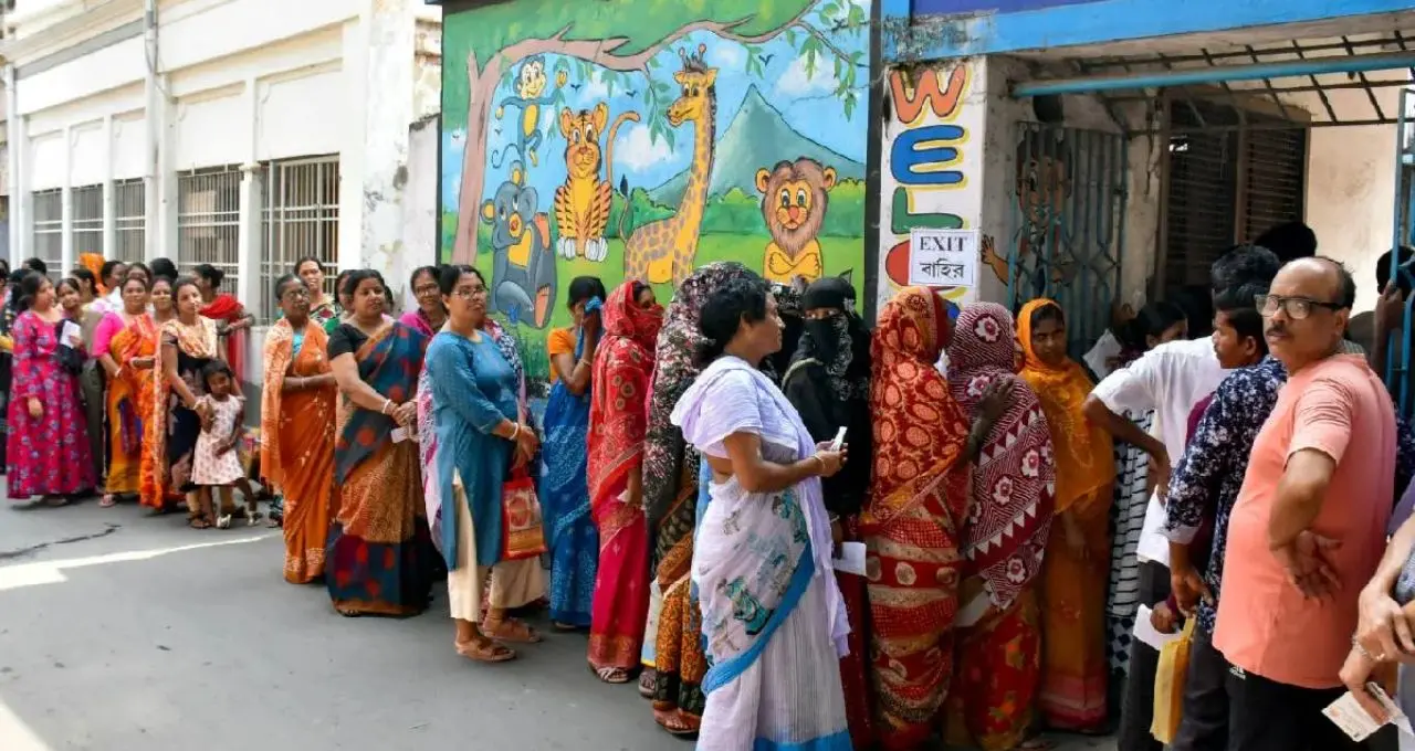 पश्चिम बंगाल चुनाव: EC ने बदले नियम, मतदान रिकॉर्ड और कैमरा डेटा को लेकर सख्त निर्देश जारी