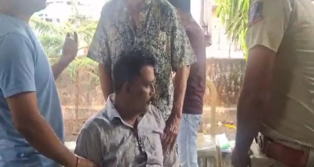 ভোটের লাইনে হঠাৎ অসুস্থ ভোটার! তৎপরতায় বড় বিপদ এড়াল প্রশাসন, ডাবগ্রাম-ফুলবাড়ীতে চাঞ্চল্য
