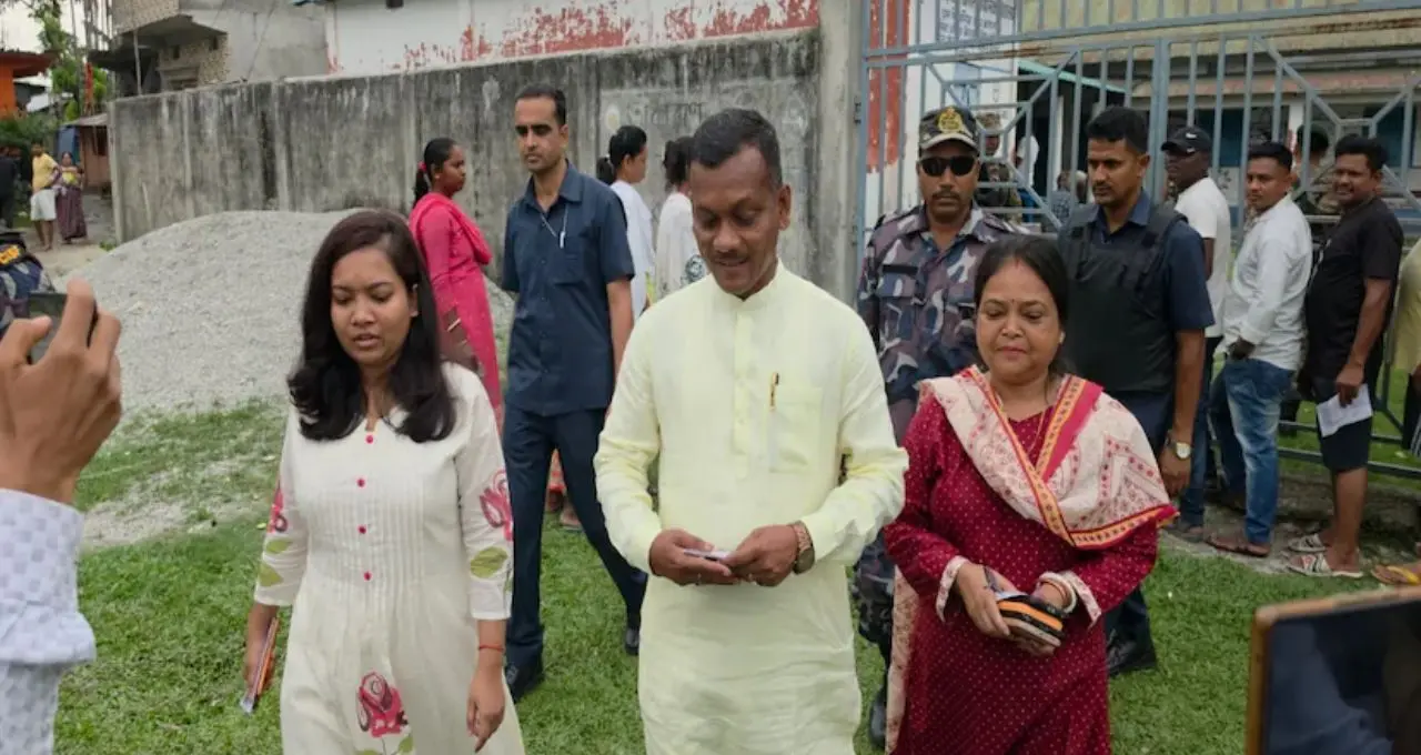 ‘বাংলায় সরকার গড়বে বিজেপি’—ভোট দিয়ে আত্মবিশ্বাসী Manoj Tigga