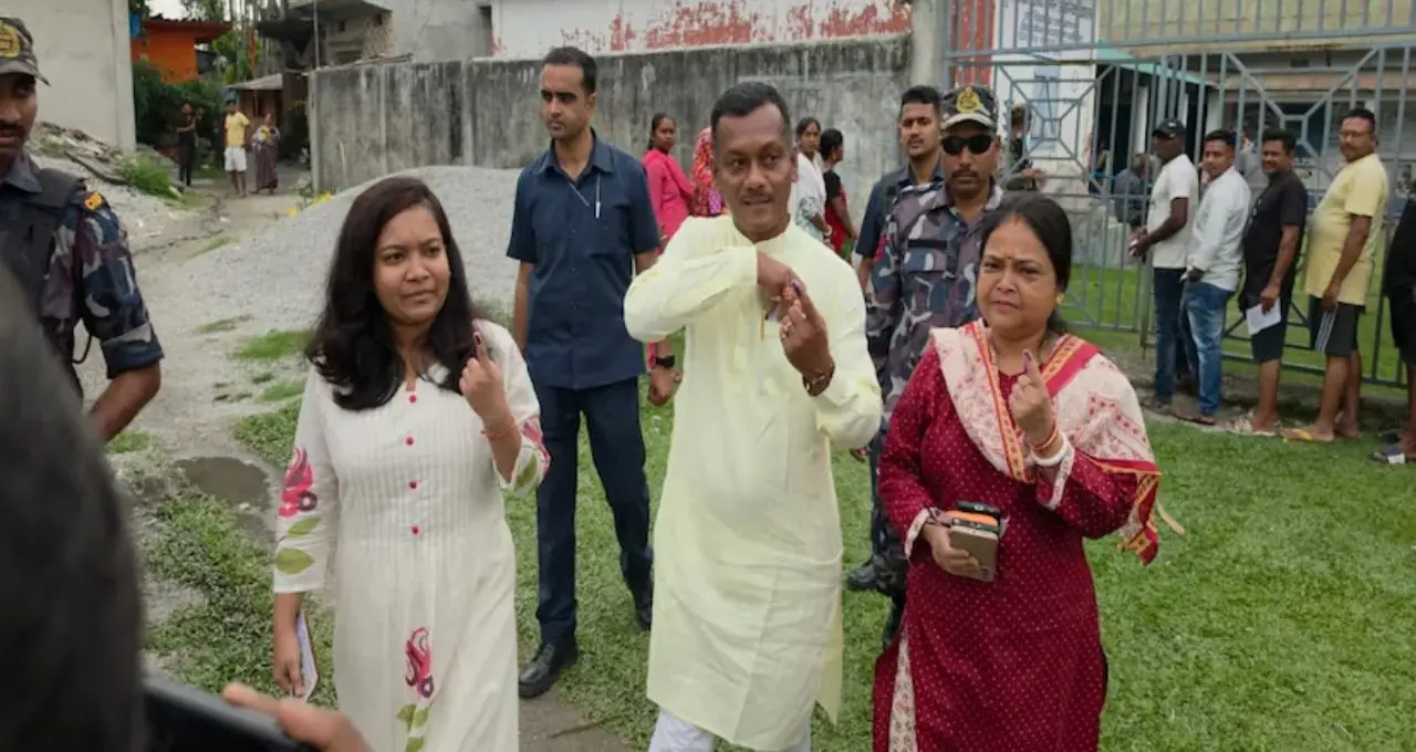 ‘বাংলায় সরকার গড়বে বিজেপি’—ভোট দিয়ে আত্মবিশ্বাসী Manoj Tigga