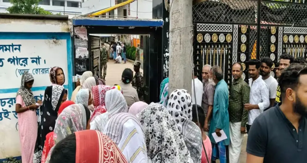মোথাবাড়িতে ভোটার তালিকা থেকে বাদ হাজারো নাম! ভোট দিতে না পেরে ফিরলেন প্রায় ৩৭ হাজার মানুষ, ক্ষোভ তুঙ্গে
