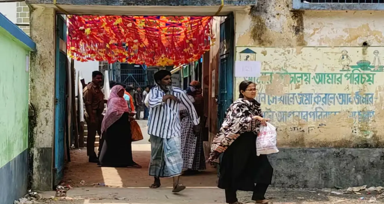 মোথাবাড়িতে ভোটার তালিকা থেকে বাদ হাজারো নাম! ভোট দিতে না পেরে ফিরলেন প্রায় ৩৭ হাজার মানুষ, ক্ষোভ তুঙ্গে
