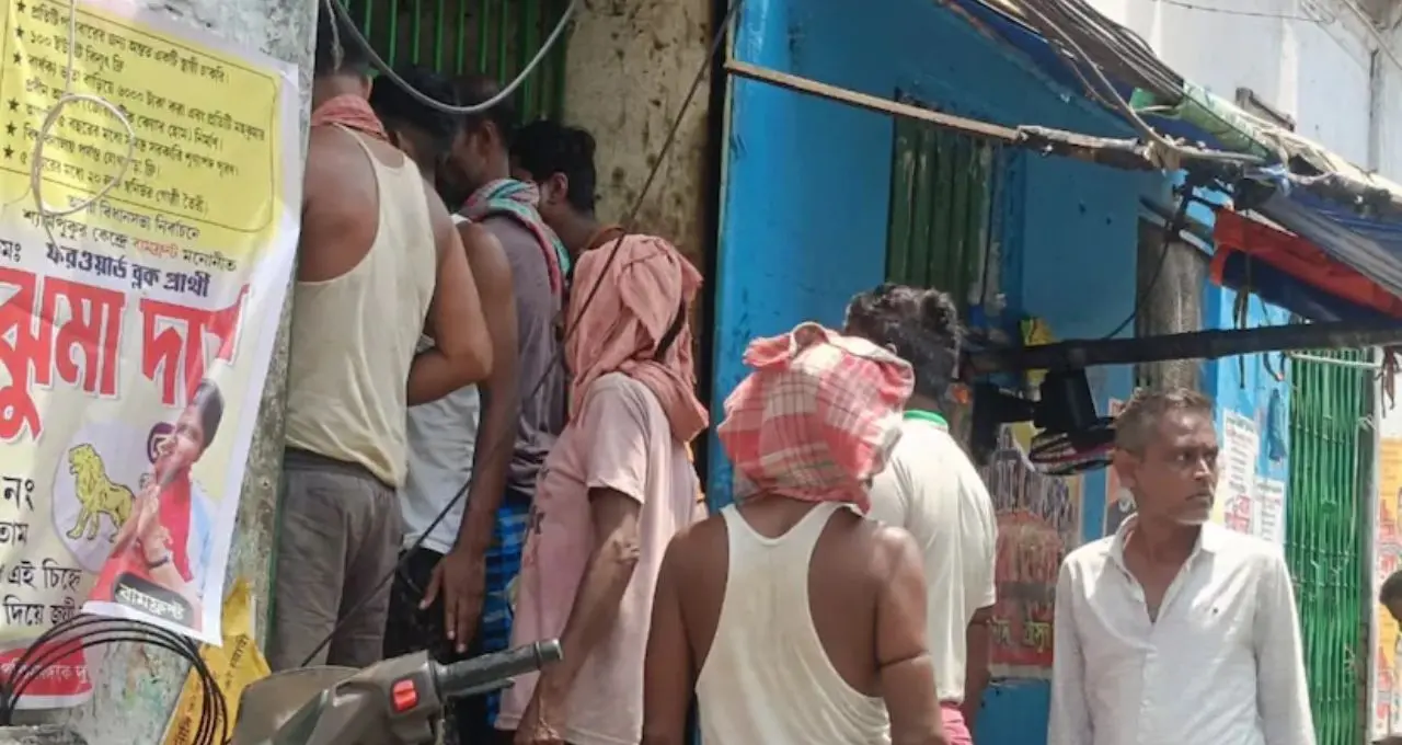 মে-জুনেও ফুলে ভরবে জবা! এই ৫ ট্রিক জানলেই পাতার আড়ালে হারিয়ে যাবে ফুলের রঙিন উৎসব