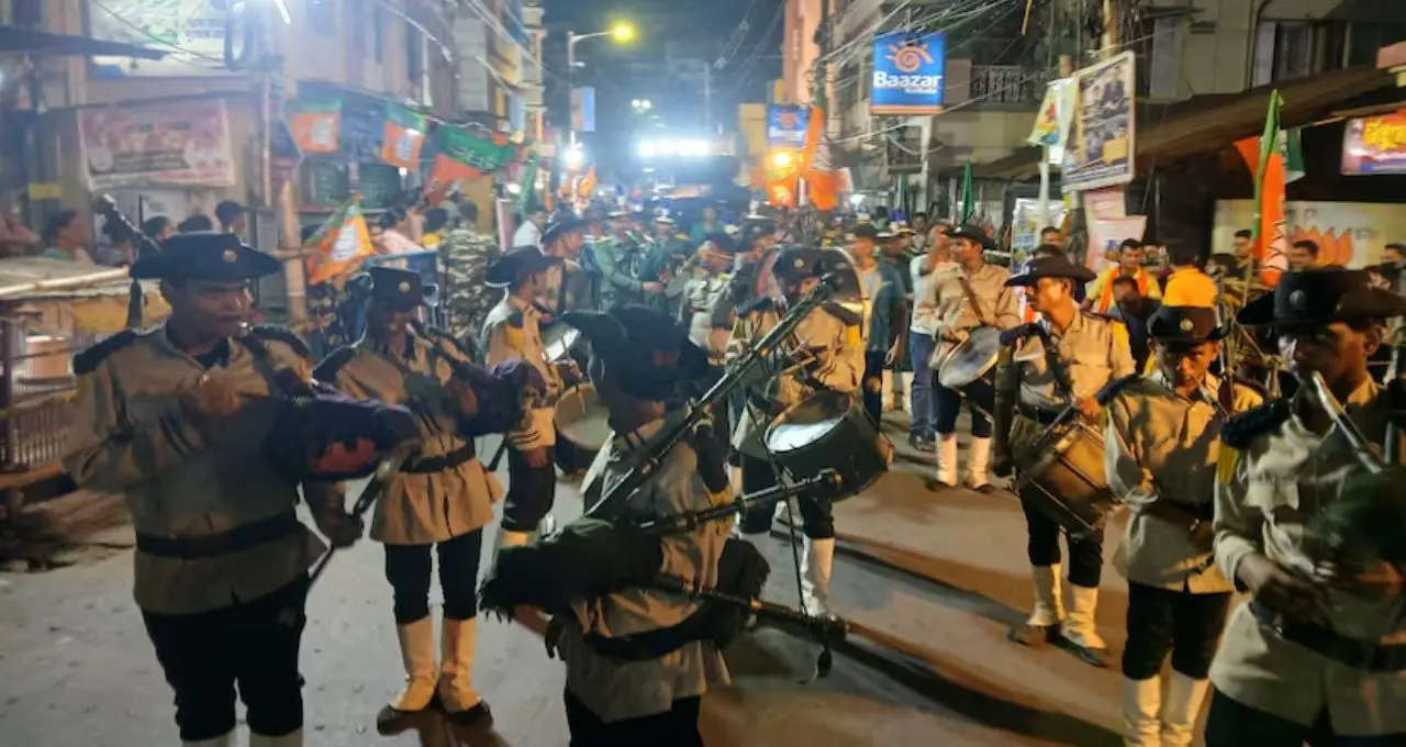 ভোটার নয়, তবু গণতন্ত্রের উৎসবে সুরের ঝংকার! Howrah-এ স্কুল পড়ুয়াদের অনন্য উপস্থিতি
