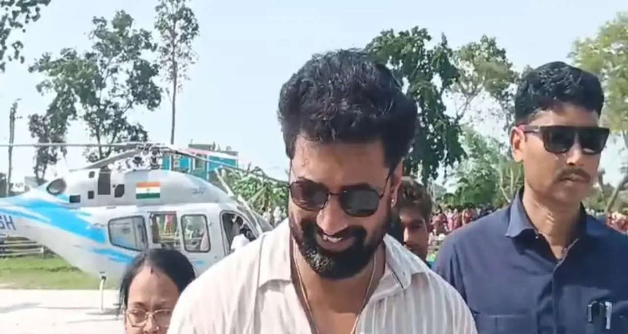 রথে চড়ে দেবের ‘রাজকীয়’ এন্ট্রি! তারকেশ্বর-এর রাস্তায় জনস্রোত, নির্বাচনী প্রচারে উন্মাদনা