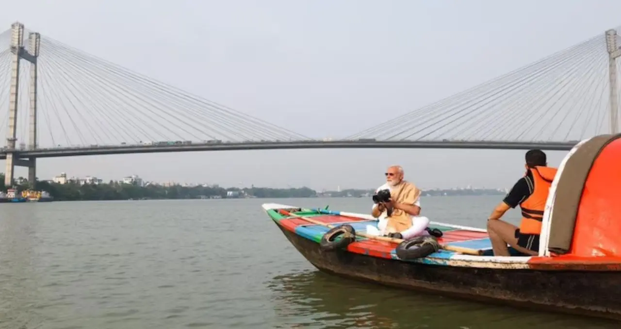 প্রধানমন্ত্রীর নৌকায় ভেসে বদলে গেল জীবন! জিরাটের গৌরাঙ্গ এখন গ্রামের তারকা
