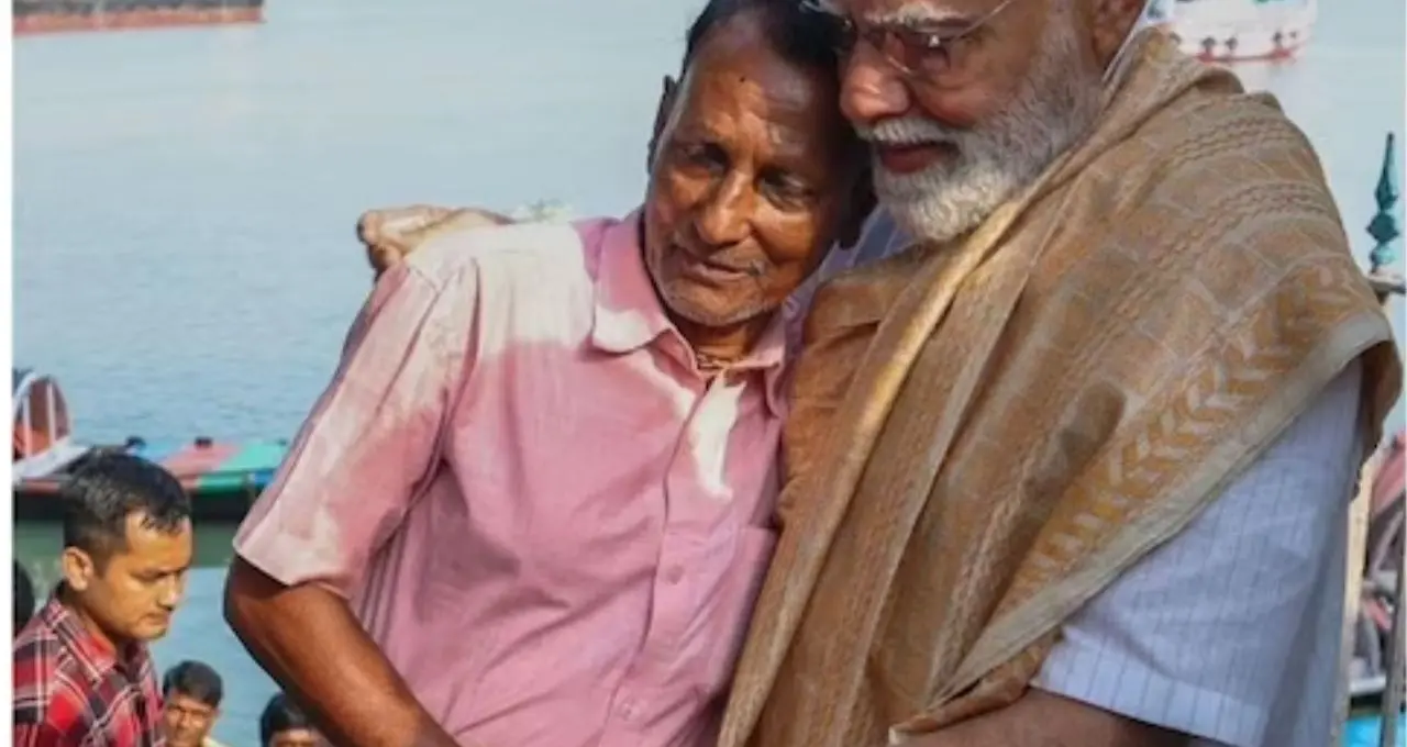 প্রধানমন্ত্রীর নৌকায় ভেসে বদলে গেল জীবন! জিরাটের গৌরাঙ্গ এখন গ্রামের তারকা
