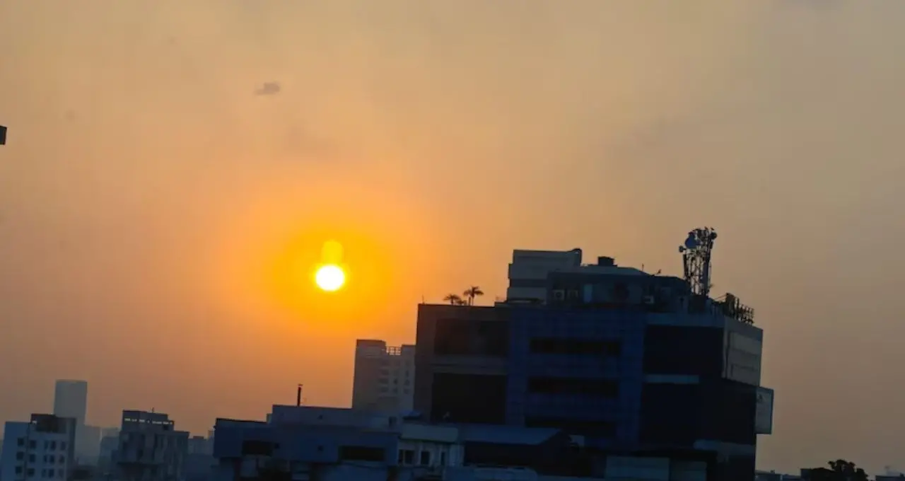 ৪০ ডিগ্রি ছুঁইছুঁই তাপমাত্রা! রাজ্য জুড়ে তাপপ্রবাহ, উইকেন্ডে কালবৈশাখী-র জোড়া সতর্কতা