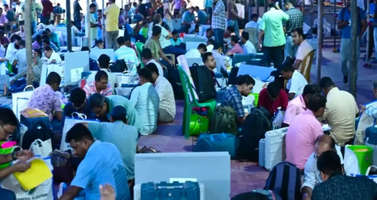 রাত পোহালেই ভোট! বসিরহাটে কড়া নিরাপত্তা, কেন্দ্রীয় বাহিনীর নজরদারিতে চূড়ান্ত প্রস্তুতি
