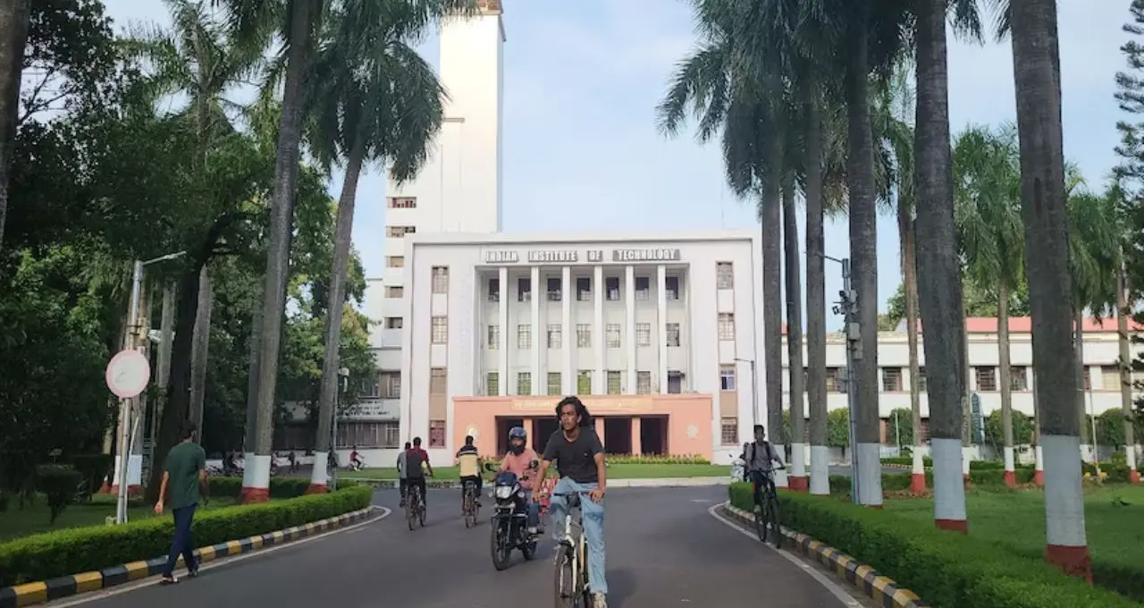 স্নাতক পাশেই আইআইটি খড়গপুরে চাকরি! মাসে ৩০ হাজার বেতন, দেরি না করে করুন আবেদন
