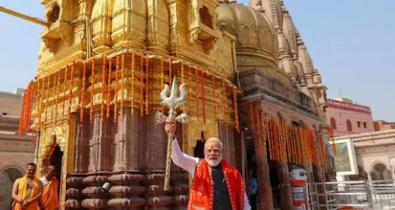 ত্রিশূল-ডমরু হাতে নয়া অবতারে Narendra Modi! কাশী বিশ্বনাথ মন্দির-এ পুজো, রোড শো-তে জনস্রোত