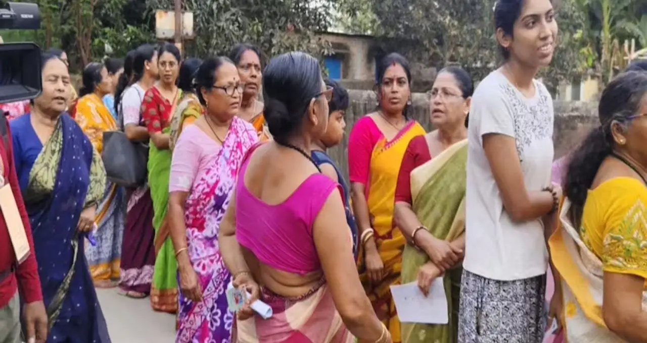 SIR-এ নাম বাদ! ৪০ বছরের ভোটাধিকার হারিয়ে গাইঘাটায় ক্ষোভ, মন খারাপ হাজারো ভোটারের
