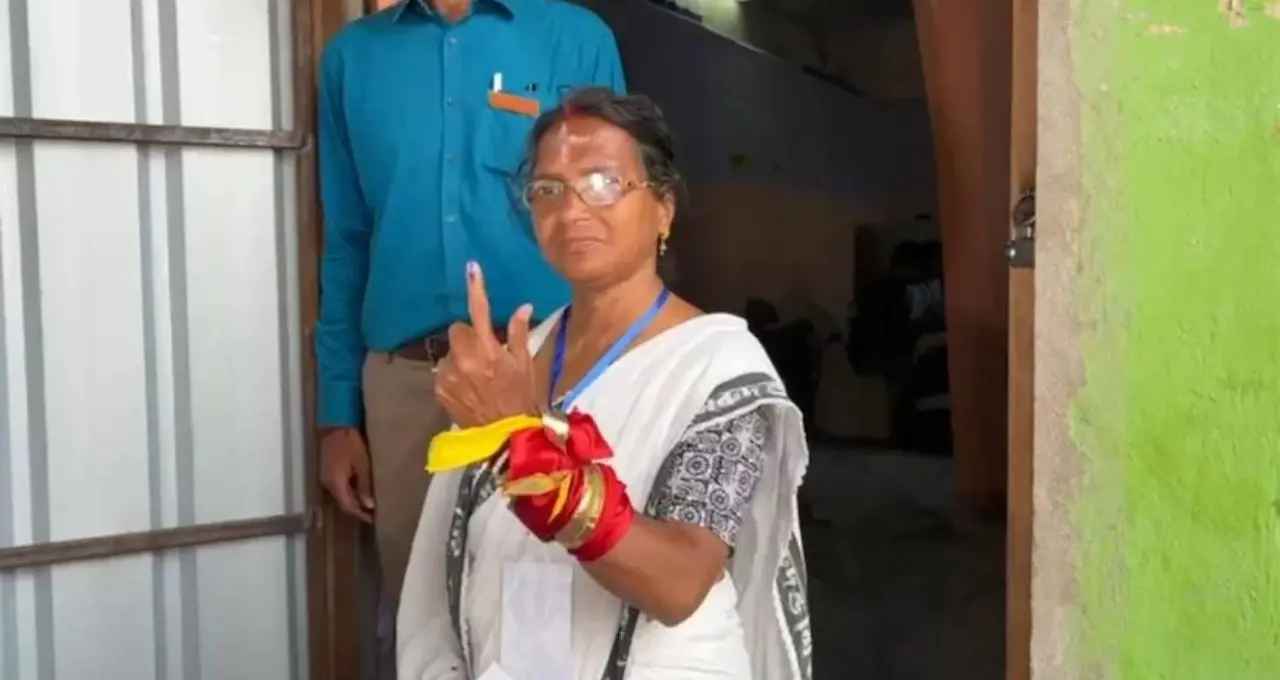 এক্সিট পোলেই এগিয়ে তৃণমূল! ১৭৭-১৮৭ আসনের পূর্বাভাস, বিজেপি ৯৫-১১০—ইঙ্গিত বদলাবে না ক্ষমতার ছবি?