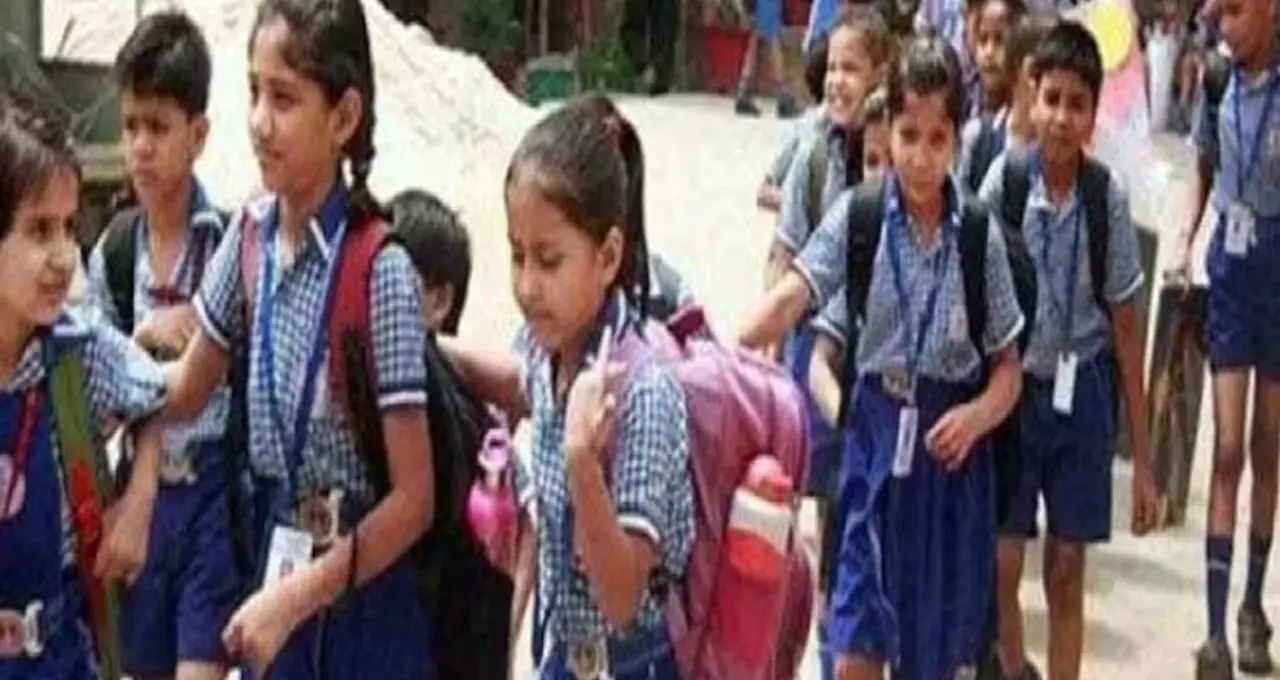 মে মাসেই ছুটির বন্যা! ১ মে থেকে টানা বন্ধ স্কুল-কলেজ, গরমের ছুটি কবে—অপেক্ষায় পড়ুয়ারা
