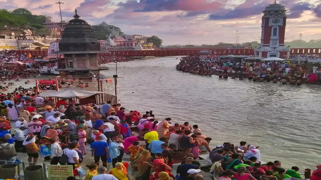 प्रतीक यादव की अस्थियां लेकर परिवार हरिद्वार रवाना: अखिलेश के चार्टर प्लेन से जाएंगे परिजन