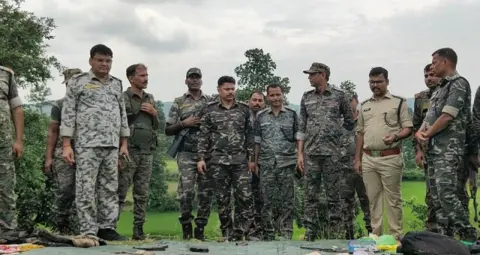 झारखंड में नक्सलवाद को बड़ा झटका: 25 हार्डकोर नक्सली करेंगे आत्मसमर्पण, हथियार भ…