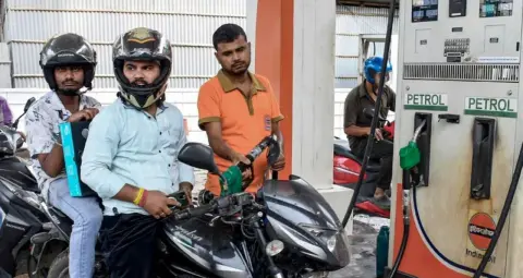 राजस्थान के झुंझुनूं में पेट्रोल-डीजल की कीमतों में फिर बढ़ोतरी, पेट्रोल 114 रुप…