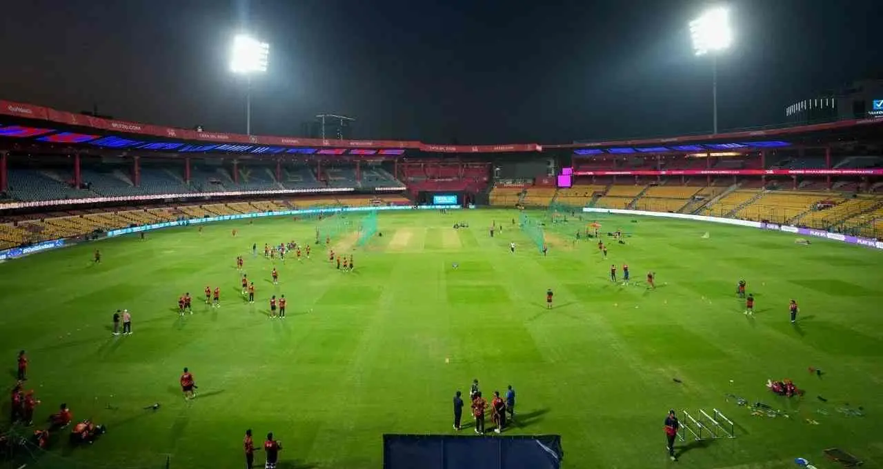 IPL 2026 Venue Change: अहमदाबाद में होगा फाइनल, धर्मशाला और मुल्लांपुर को भी मिली बड़ी जिम्मेदारी
