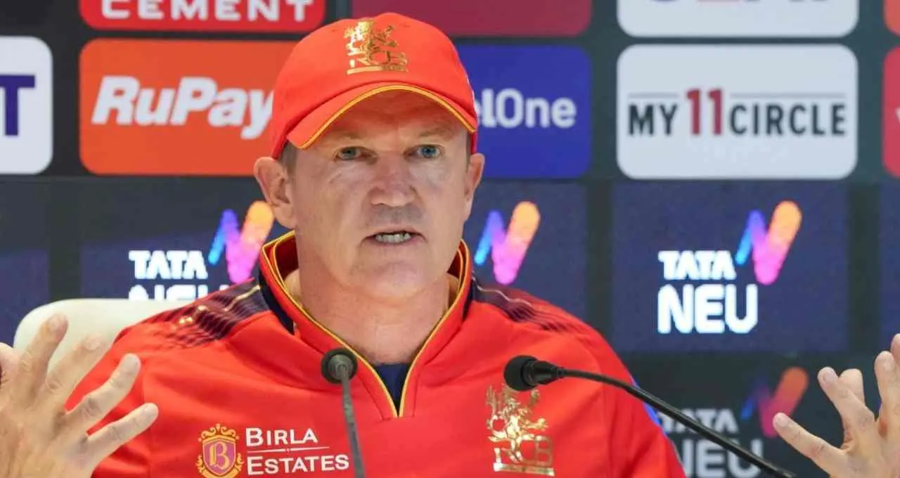MI vs RCB: रोमांचक जीत के बाद RCB के कोच एंडी फ्लावर पर लगा जुर्माना, जानिए पूरा मामला 