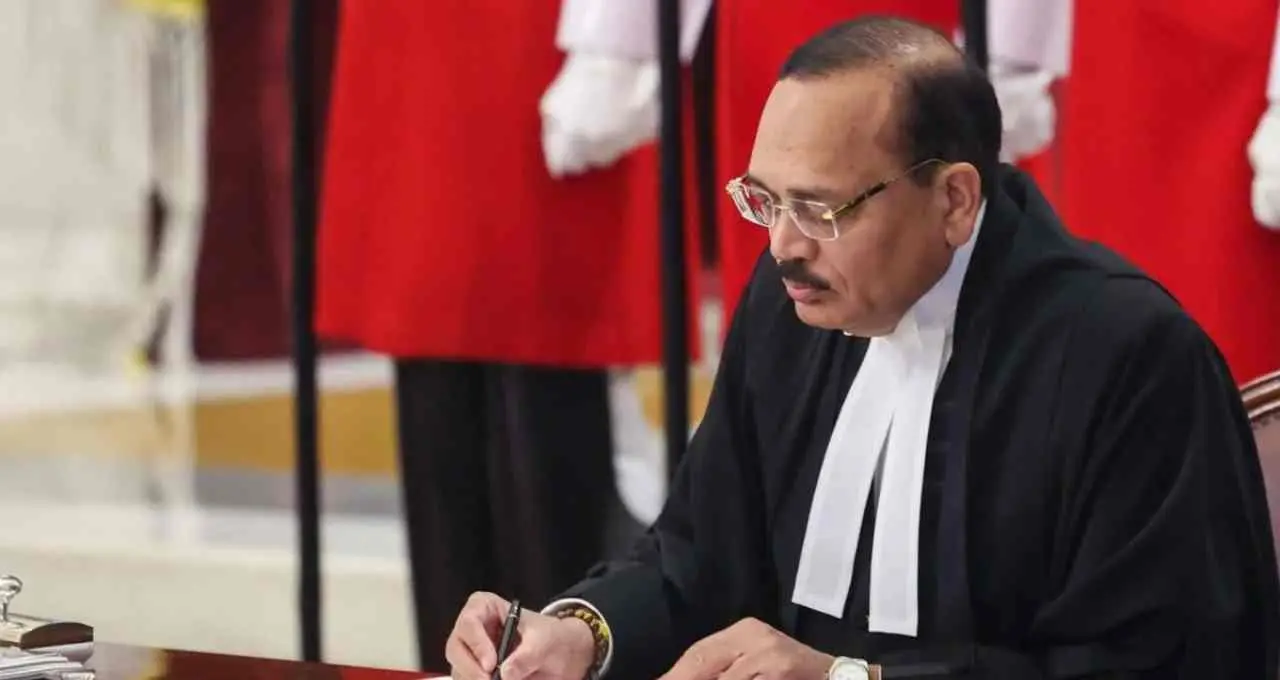 CJI सूर्यकांत का बयान: “न्याय भले ही अंधा हो, लेकिन कोर्टरूम में हास्य और मानवीय भावनाएं भी मौजूद होती हैं”