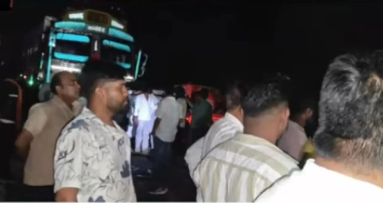 झारखंड की दनुआ घाटी में बड़ा सड़क हादसा: छह वाहन आपस में टकराए, कई घायल, घंटों बाधित रहा हाईवे