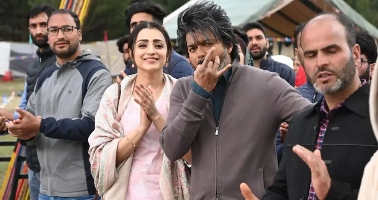 বিজয়ের শপথে চোখে জল তৃষার! তামিলনাড়ুর নতুন মুখ্যমন্ত্রীকে দেখে আবেগে ভাসলেন চর্চিত অভিনেত্রী
