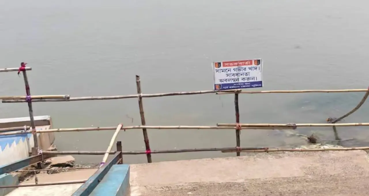 কাটোয়ার মরাঘাটে এবার কড়া নজরদারি! দুর্ঘটনা ঠেকাতে ব্যারিকেড, সতর্কবার্তায় নতুন উদ্যোগ পুলিশের
