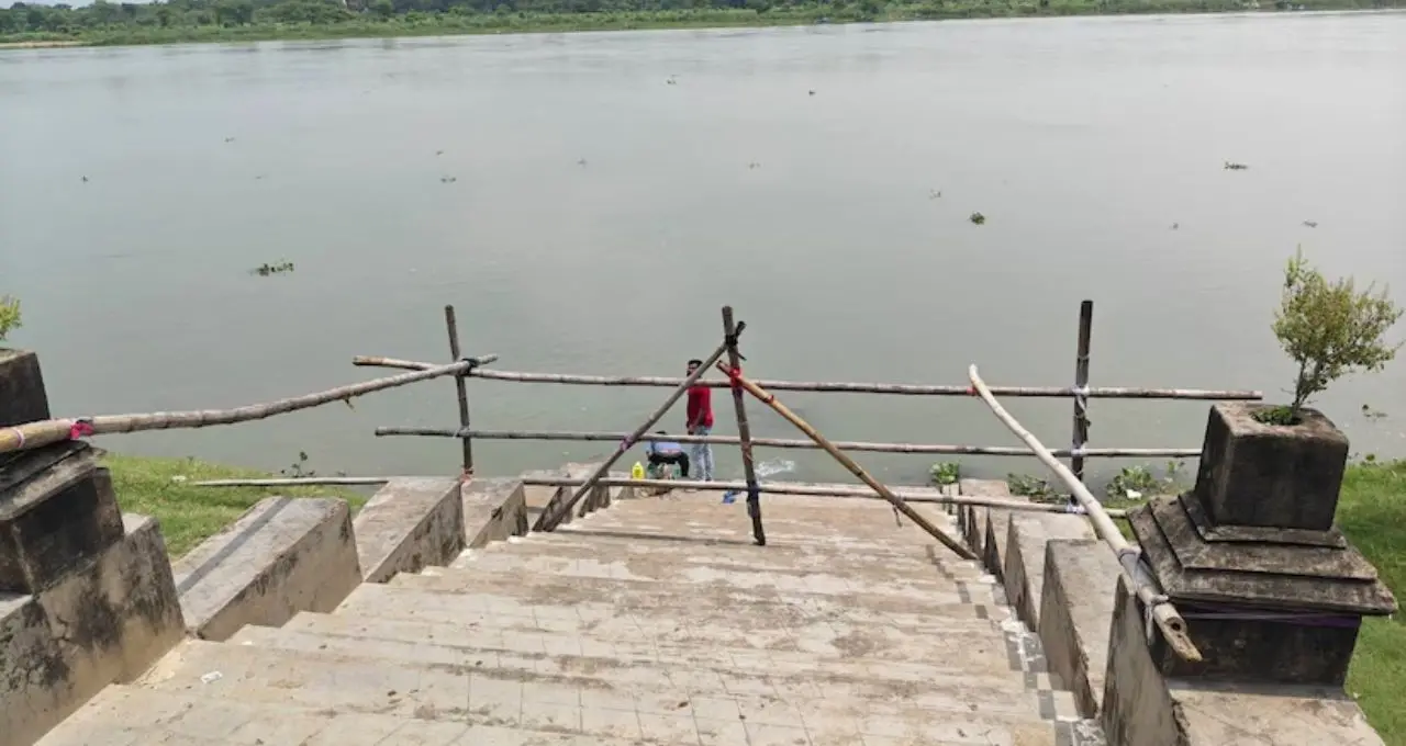 কাটোয়ার মরাঘাটে এবার কড়া নজরদারি! দুর্ঘটনা ঠেকাতে ব্যারিকেড, সতর্কবার্তায় নতুন উদ্যোগ পুলিশের
