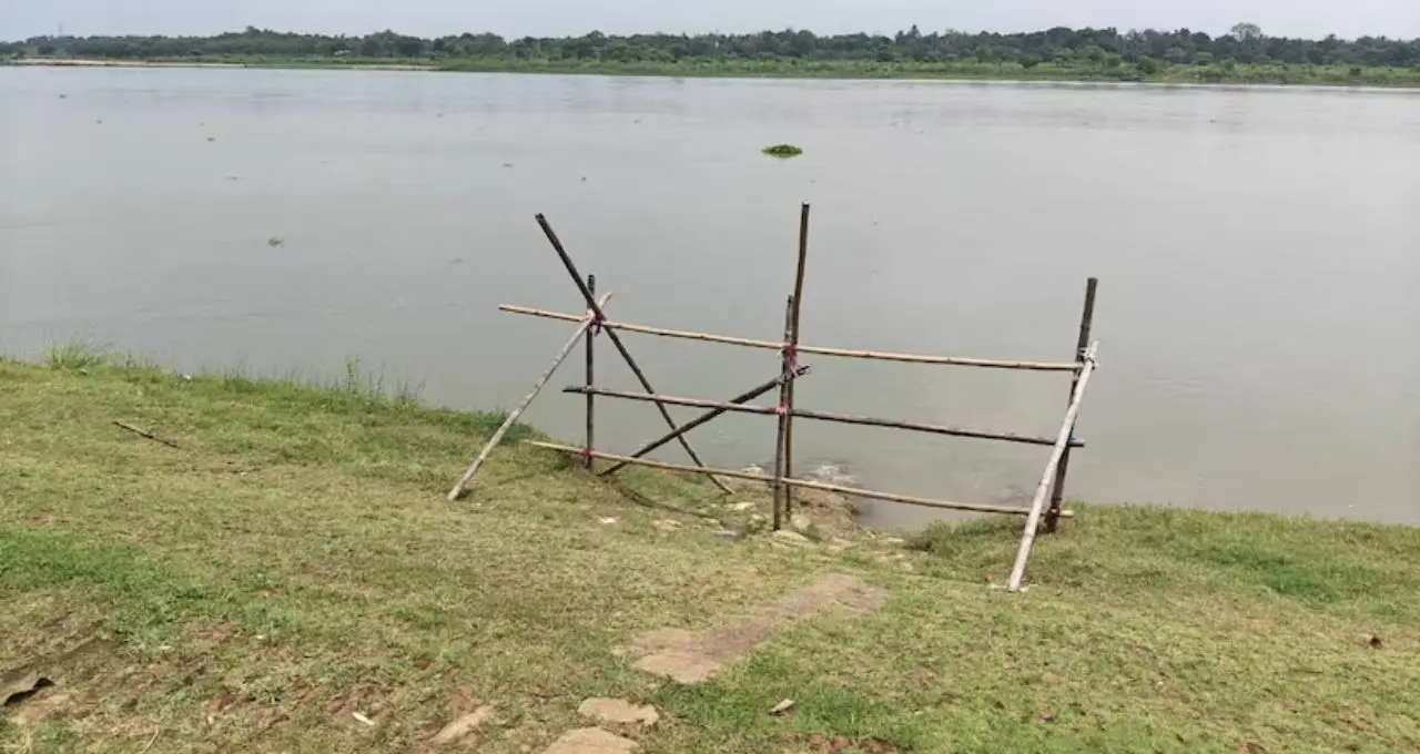 কাটোয়ার মরাঘাটে এবার কড়া নজরদারি! দুর্ঘটনা ঠেকাতে ব্যারিকেড, সতর্কবার্তায় নতুন উদ্যোগ পুলিশের
