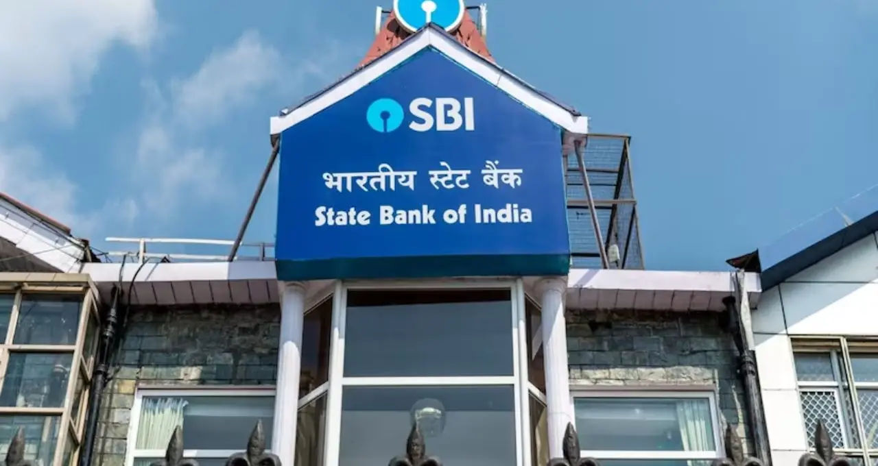 SBI-এর ২২২ দিনের FD-তে ২ লাখ রাখলে কত টাকা মিলবে? সাধারণ ও সিনিয়রদের আলাদা হিসেব জানুন

