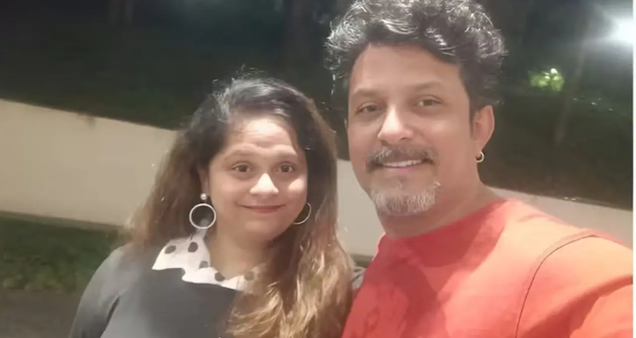 ২৫ বছরের দাম্পত্য উদযাপনের আগেই থেমে গেল সব! অভিনেতা-প্রযোজক দিলীপ রাজের মৃত্যুতে শোকস্তব্ধ পরিবার
