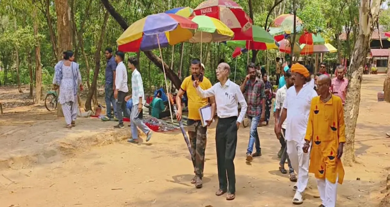 Birbhum News: ‘বেআইনি’ সোনাঝুরি হাট নিয়ে বিতর্ক তুঙ্গে! পরিবেশ আদালতে মামলার জেরে কি এবার বন্ধ হবে খোয়াইয়ের প্রাণকেন্দ্র?
