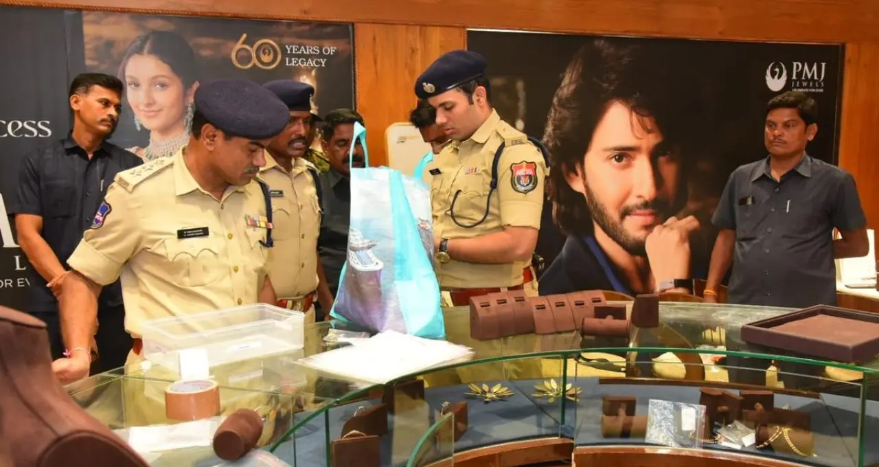 करीमनगर ज्वेलरी शॉप डकैती केस: बिहार के ‘गोल्डन थीव्स’ गैंग का खुलासा, 82 लाख के सोने की लूट में तीन गिरफ्तार