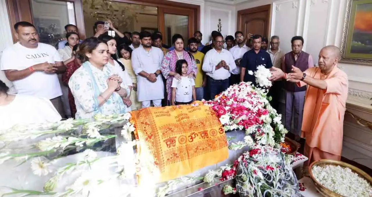 प्रतीक यादव का अंतिम संस्कार, बैकुंठ धाम में नेताओं और समर्थकों का उमड़ा सैलाब
